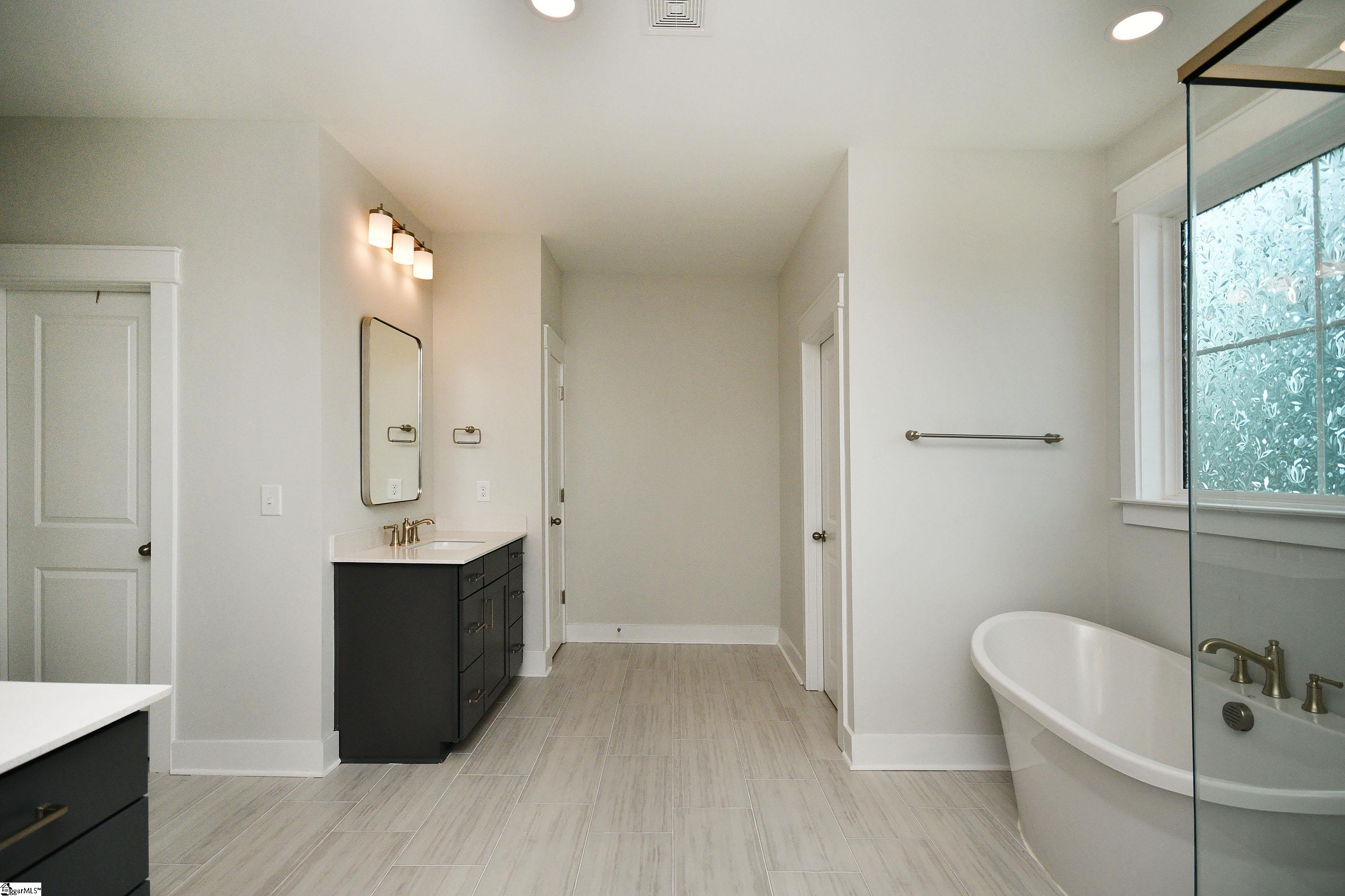 Greenville, South Carolina 29607, United States, 5 Bedrooms Bedrooms, ,5 BathroomsBathrooms,Residential,Active,204526