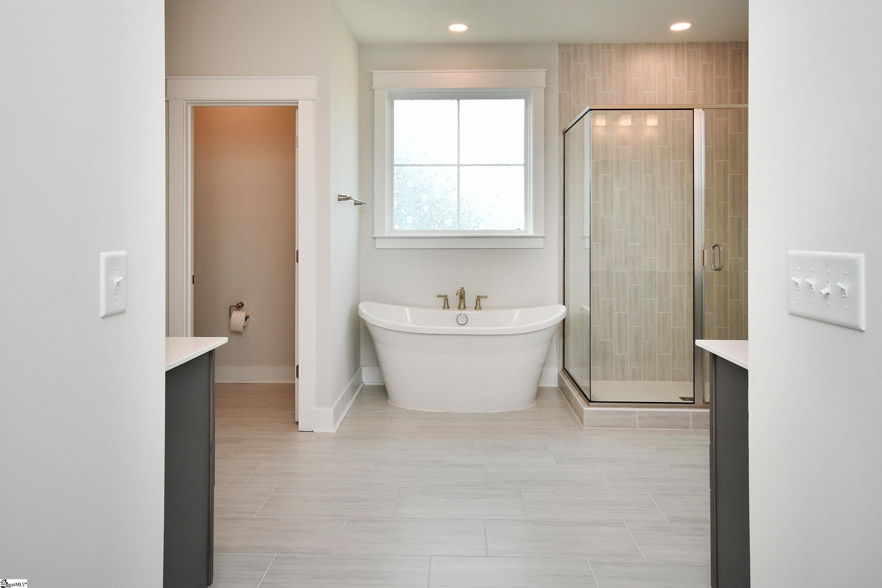 Greenville, South Carolina 29607, United States, 5 Bedrooms Bedrooms, ,5 BathroomsBathrooms,Residential,Active,204526