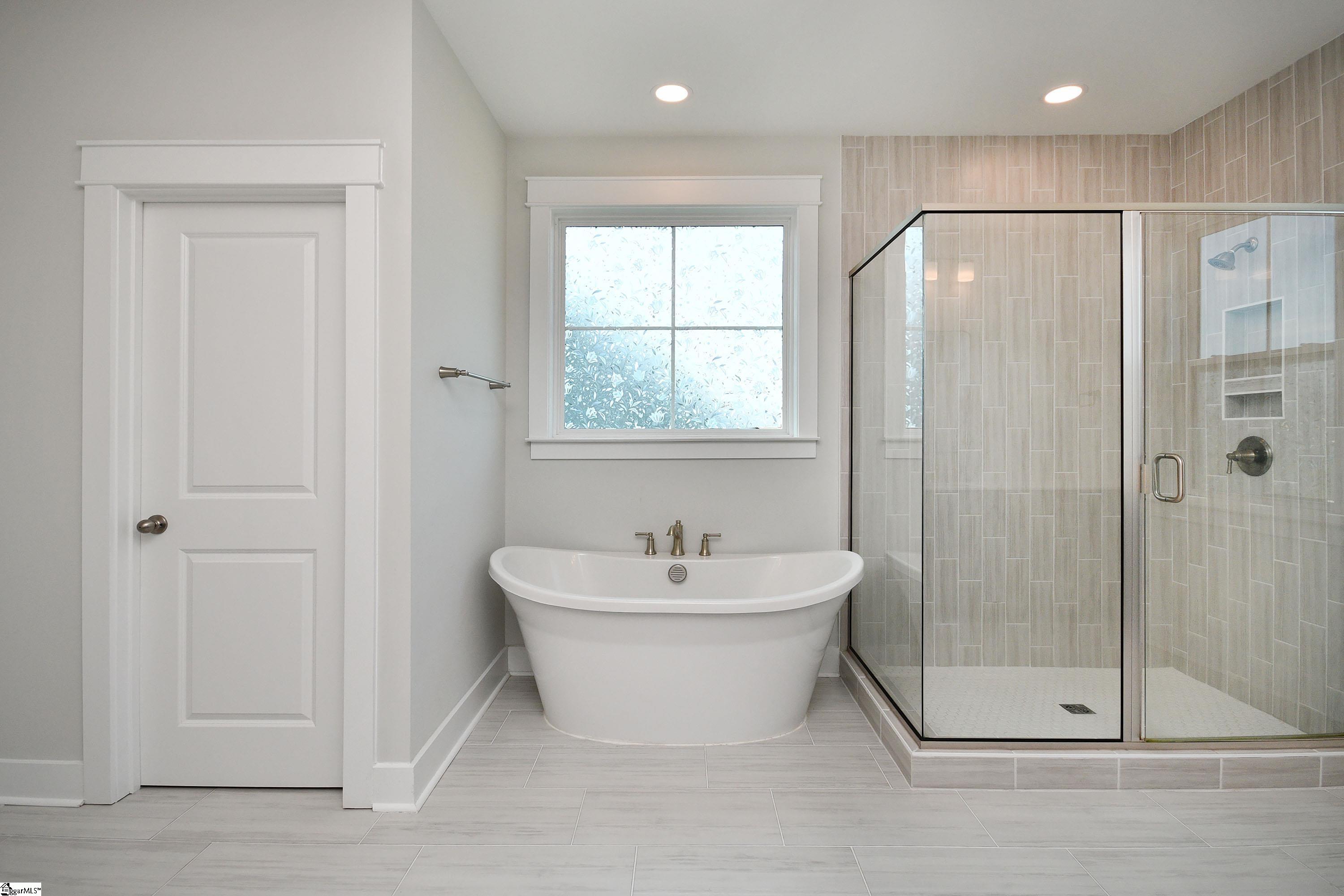 Greenville, South Carolina 29607, United States, 5 Bedrooms Bedrooms, ,5 BathroomsBathrooms,Residential,Active,204526