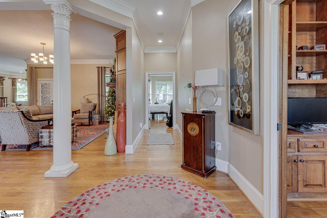 6 Knightsbridge Drive