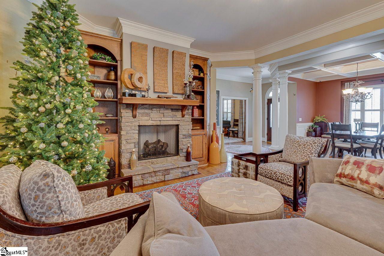 6 Knightsbridge Drive
