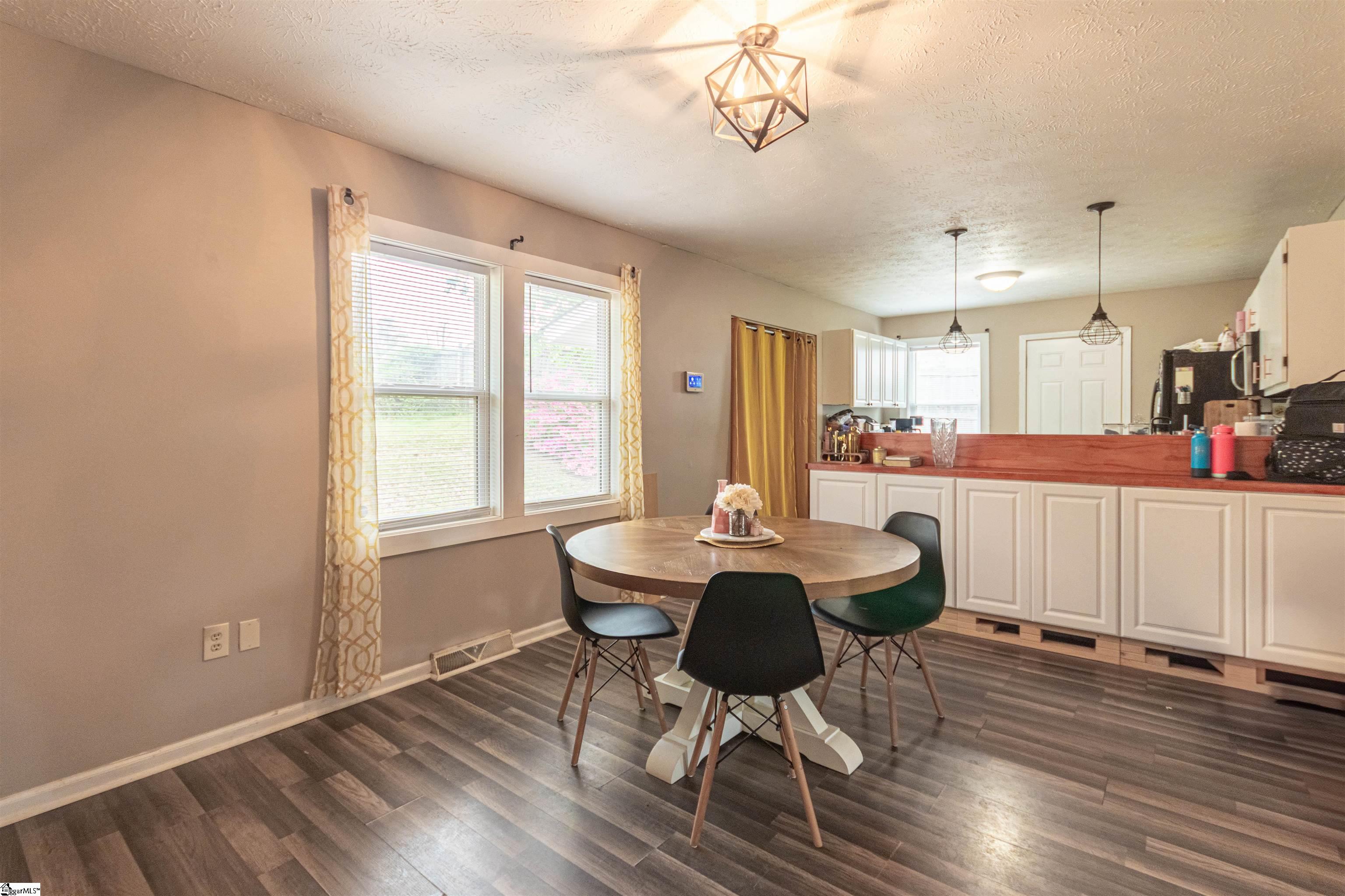 Easley, South Carolina 29640, United States, 3 Bedrooms Bedrooms, ,2 BathroomsBathrooms,Residential,Active,168614