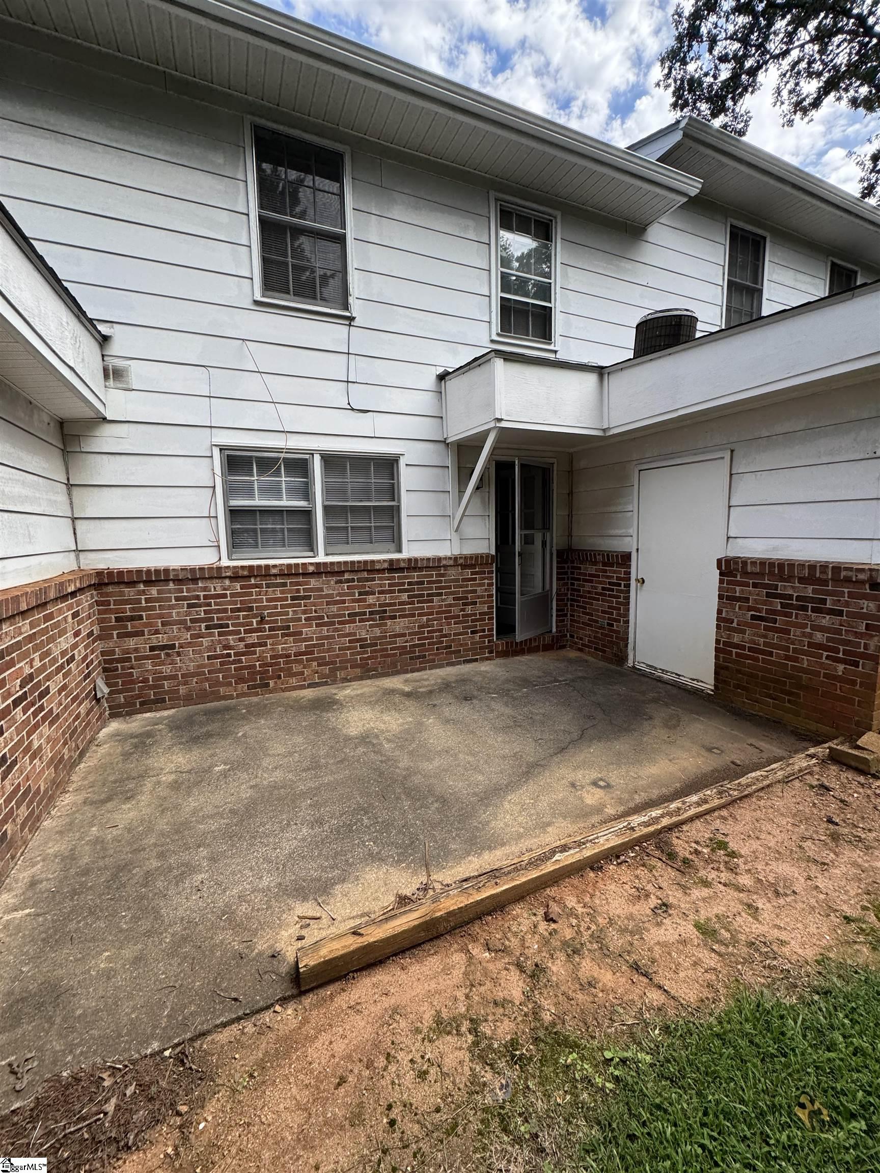 Greenville, South Carolina 29605, United States, 3 Bedrooms Bedrooms, ,2 BathroomsBathrooms,Residential,Active,199800