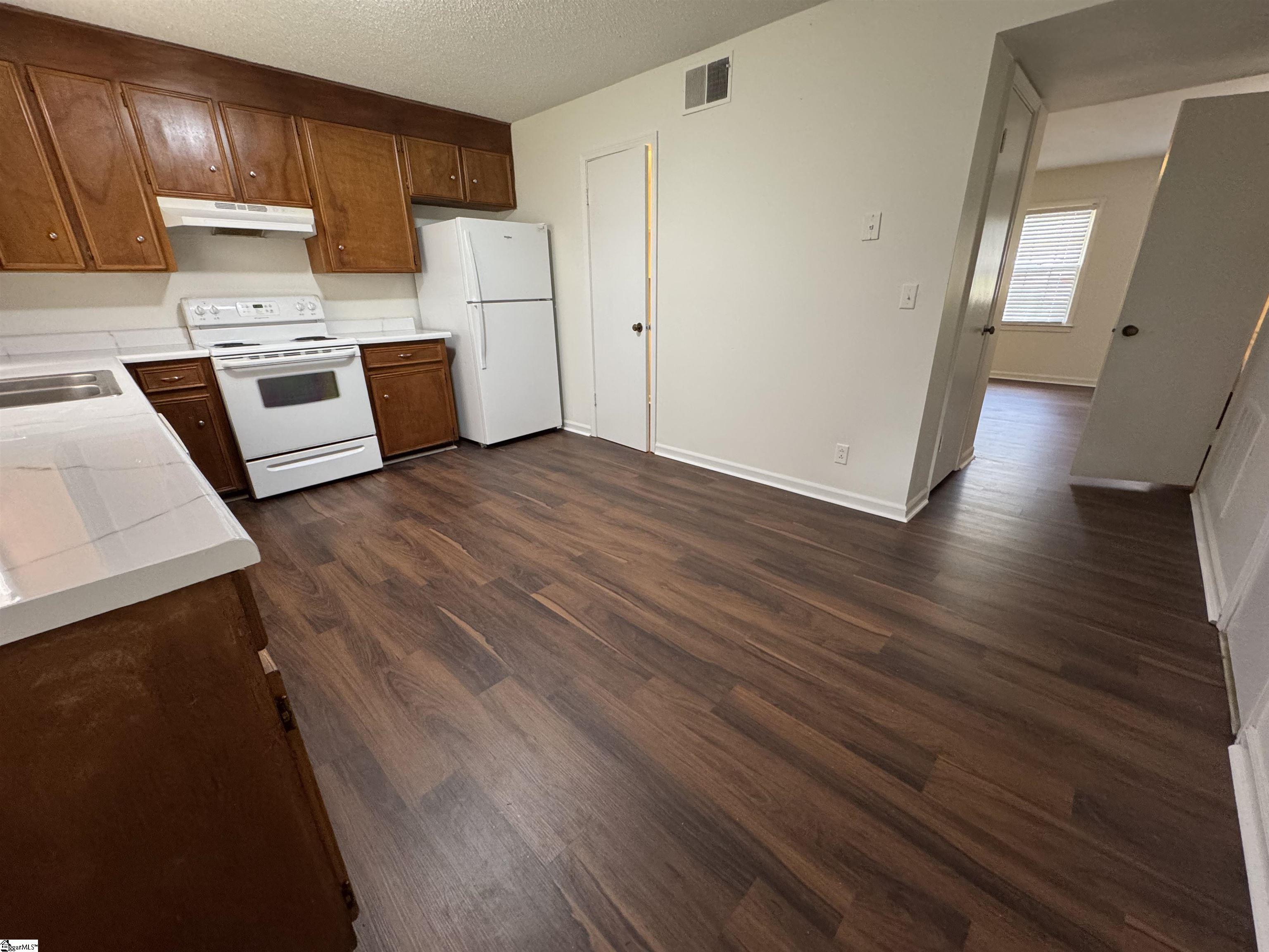 Greenville, South Carolina 29605, United States, 3 Bedrooms Bedrooms, ,2 BathroomsBathrooms,Residential,Active,199800