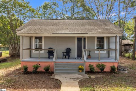 Photo of 207 Brooks Avenue, Greenville, SC 29617 (MLS # 1578052)