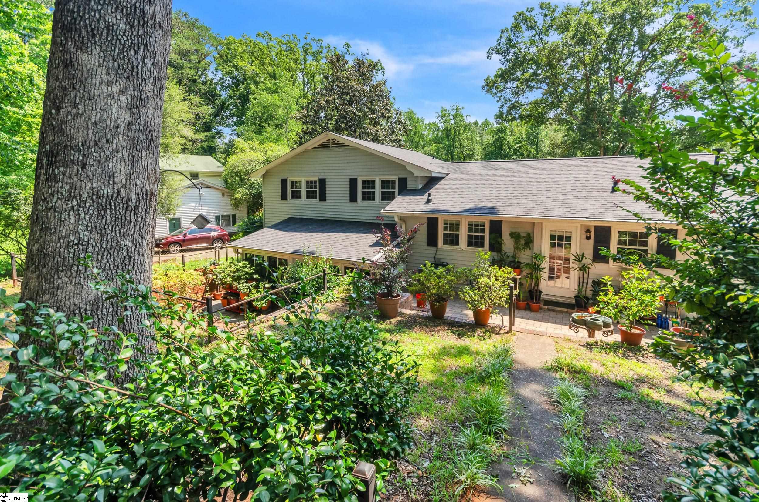 1009 Edwards Road
