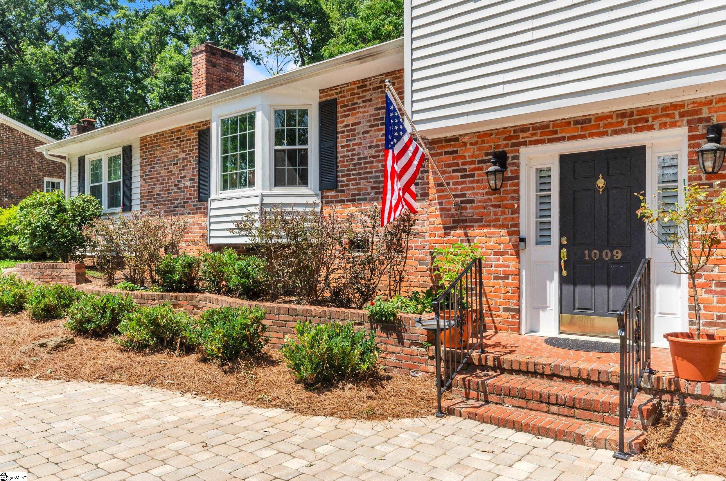 1009 Edwards Road