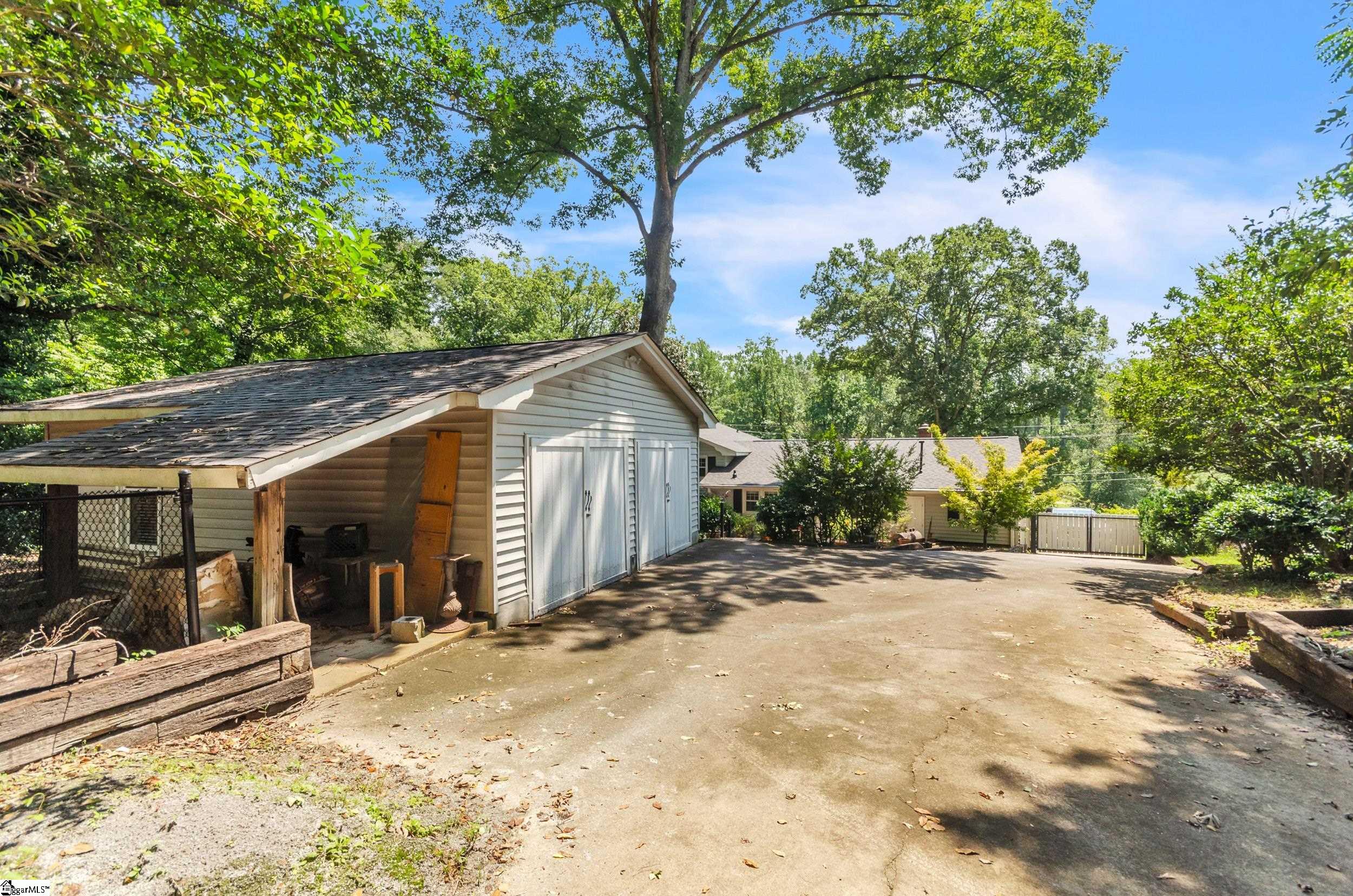 1009 Edwards Road