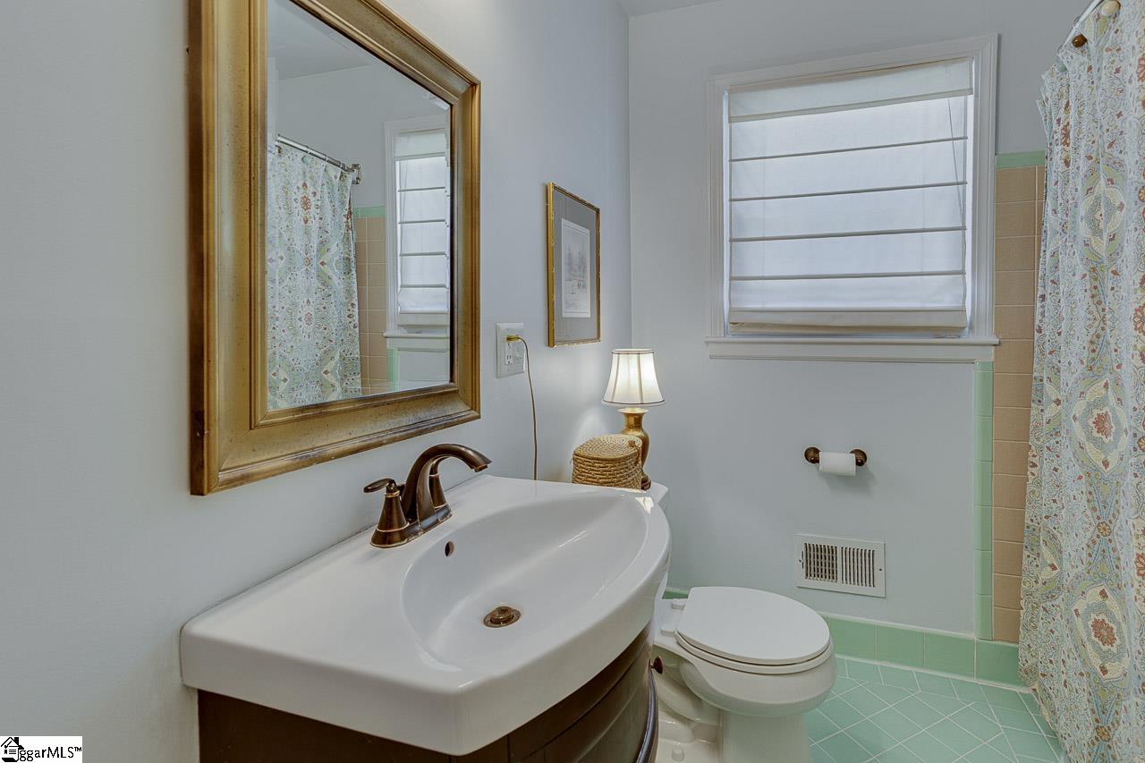 Greenville, South Carolina 29615, United States, 3 Bedrooms Bedrooms, ,2 BathroomsBathrooms,Residential,Contingent,130522