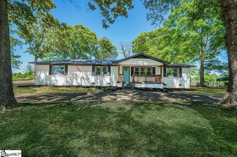 Photo of 218 Ridgecrest Way, Williamston, SC 29697 (MLS # 1588698)