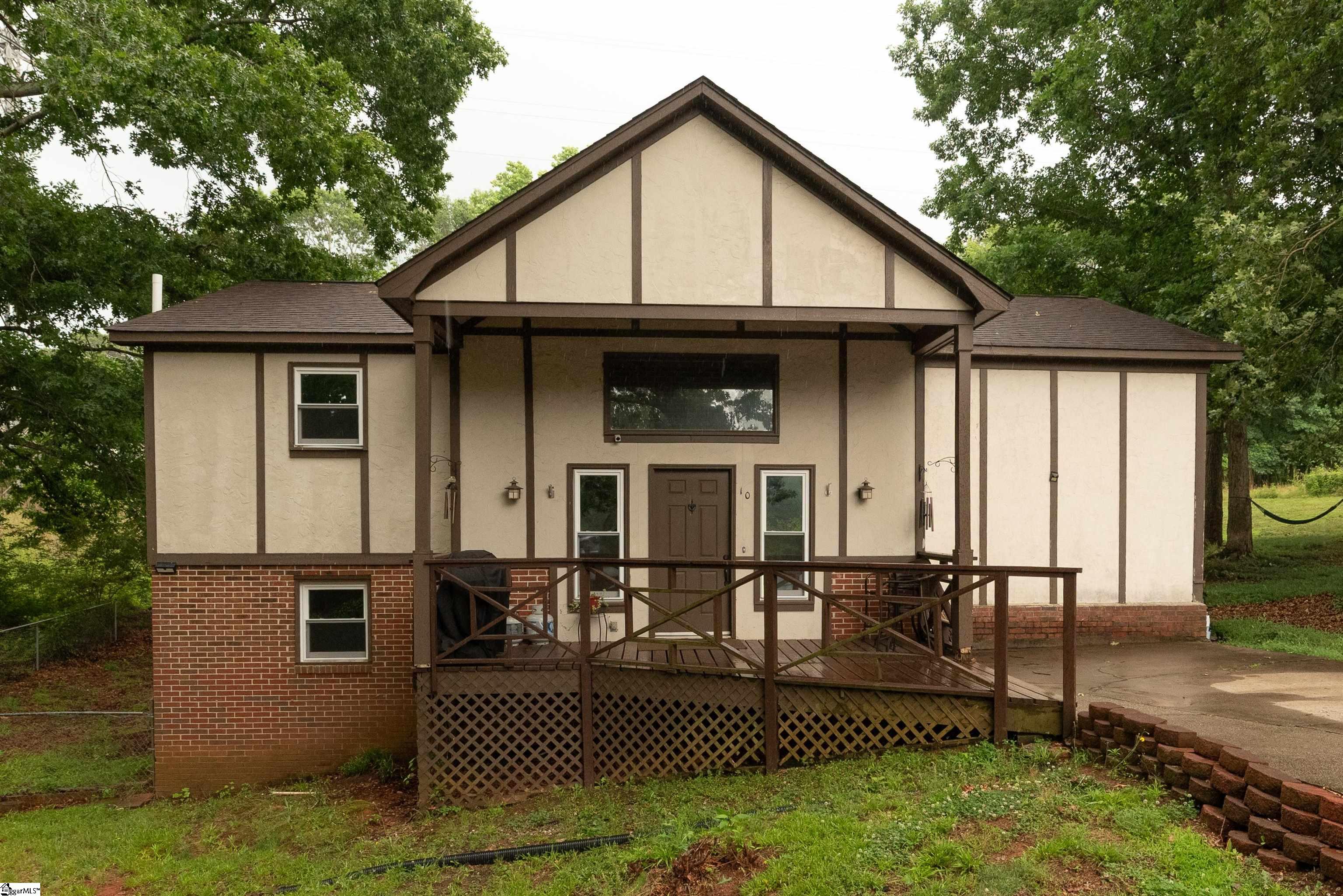 10 Danbury Lane