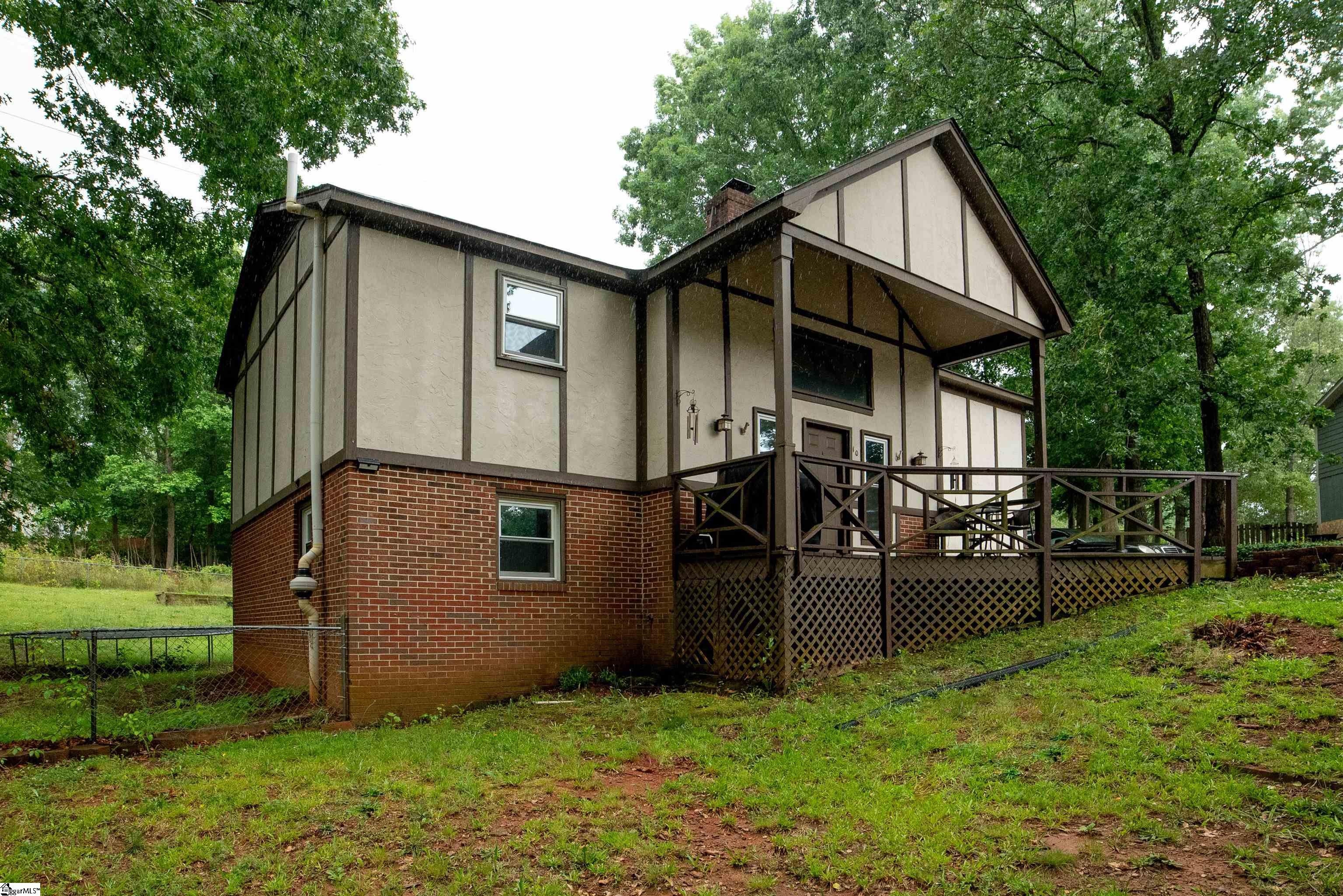 10 Danbury Lane