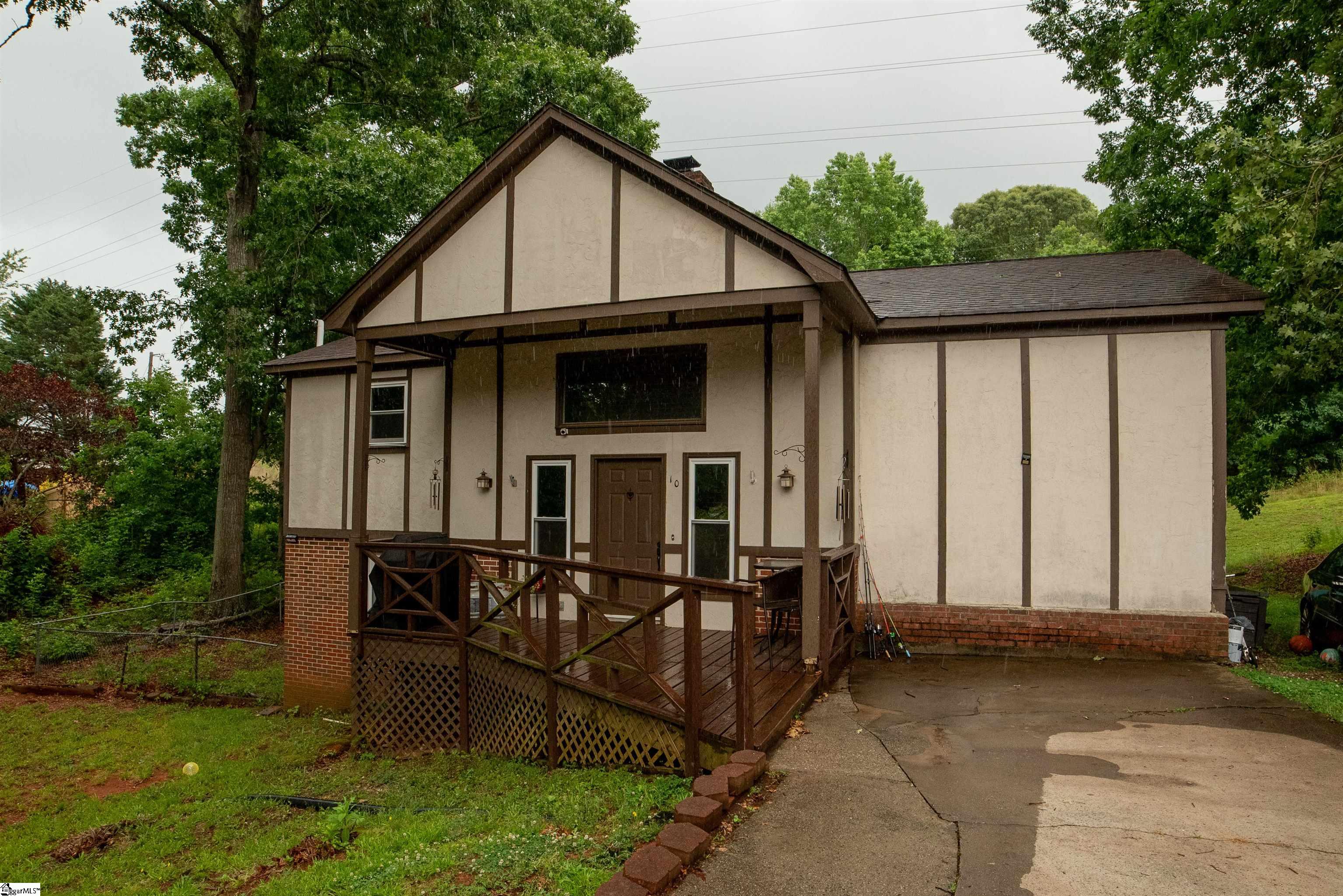 10 Danbury Lane