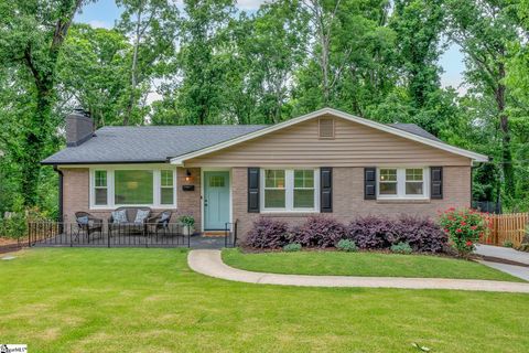 Photo of 40 Nottingham Road, Greenville, SC 29607 (MLS # 1591408)