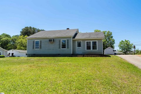 Photo of 747 N Main Street, Inman, SC 29349 (MLS # 1591904)
