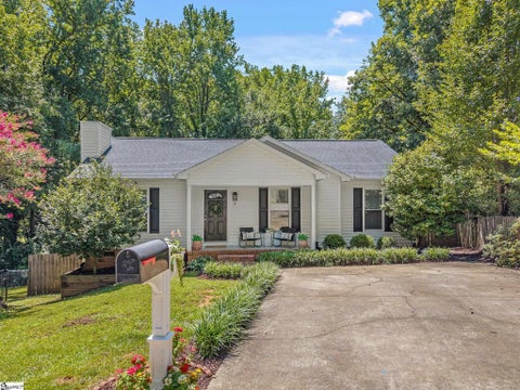 Photo of 4 Dearsley Court, Greenville, SC 29609 (MLS # 1602173)