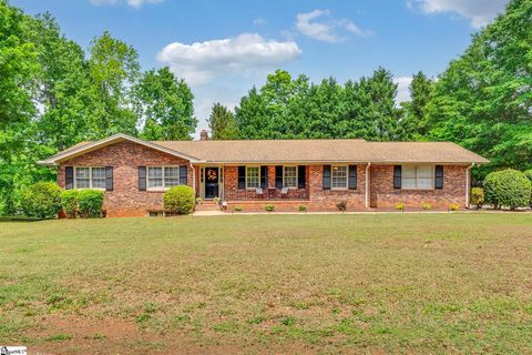 Photo of 134 Cashmere Drive, Greenville, SC 29605 (MLS # 1590887)