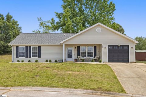 Photo of 1302 Autumn Glen Court, Fountain Inn, SC 29644 (MLS # 1590881)