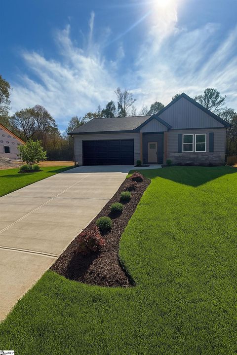 Photo of 120 Simmons Road, Woodruff, SC 29388 (MLS # 1573364)