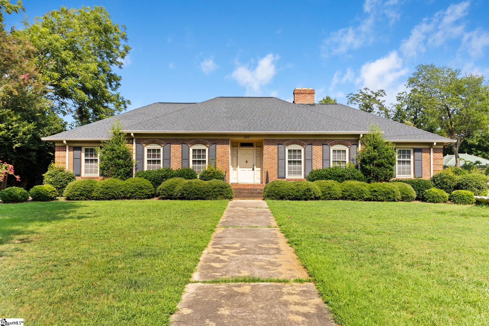307 S Broad Street, Clinton, SC, 29325