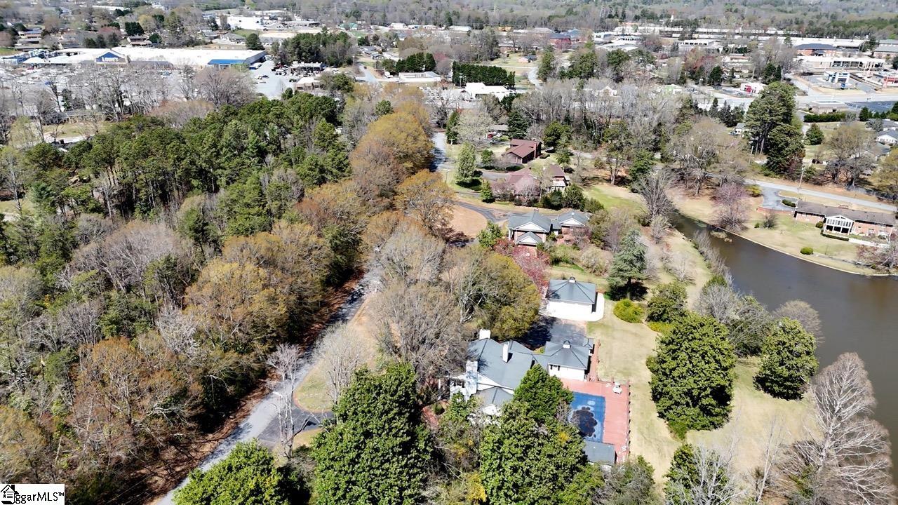 107 Lakeview Drive