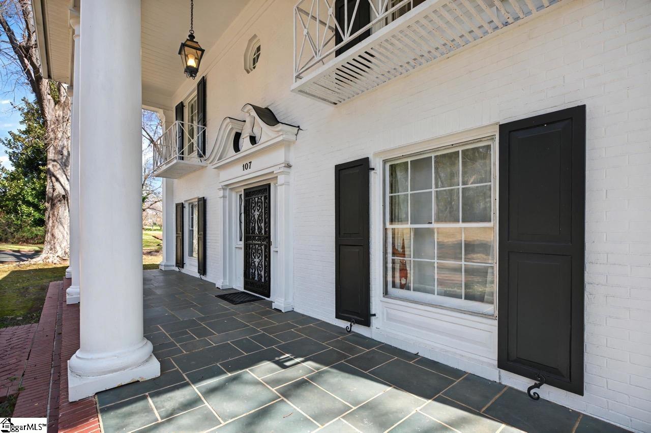 107 Lakeview Drive