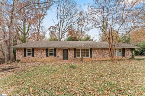 Photo of 136 Holly Circle, Greer, SC 29651 (MLS # 1577697)