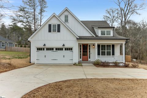 Photo of 230 E Darby Road, Taylors, SC 29687 (MLS # 1578404)
