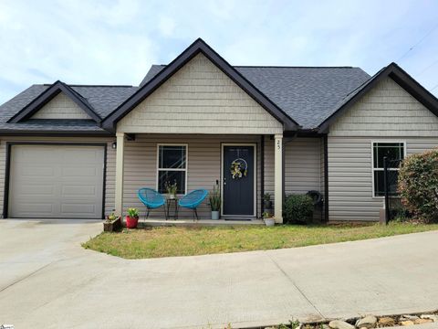 Photo of 25 Pamela Drive, Greenville, SC 29611 (MLS # 1588399)