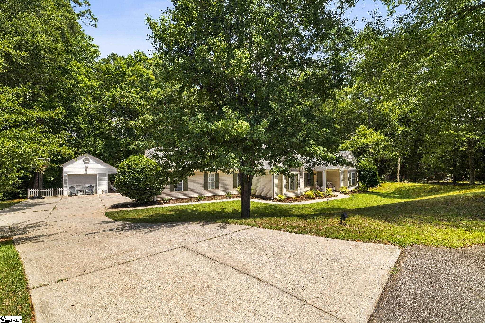 113 Roslyn Drive