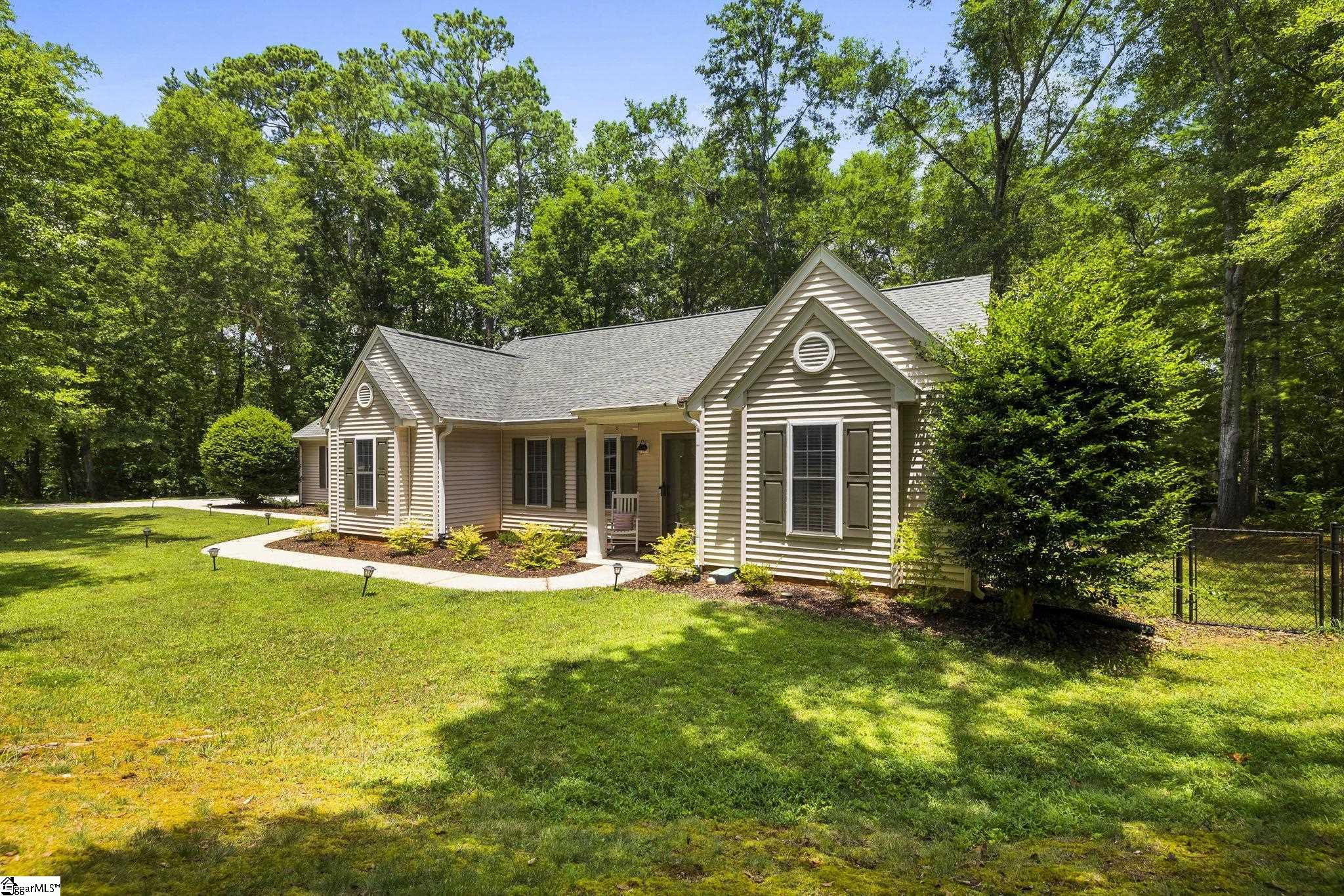113 Roslyn Drive
