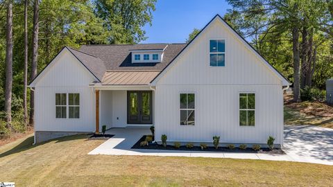 Photo of 323 Wall Street, Campobello, SC 29322 (MLS # 1589896)