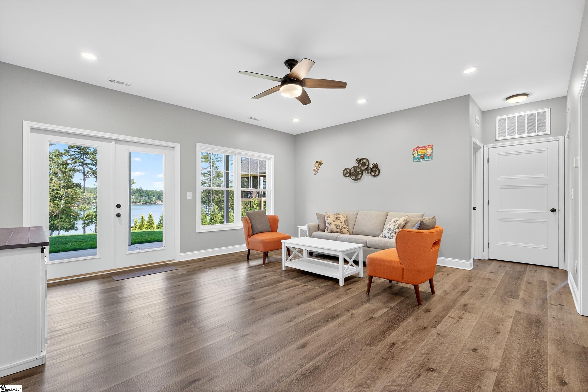 West Union, South Carolina 29696, United States, 4 Bedrooms Bedrooms, ,5 BathroomsBathrooms,Residential,Active,215824