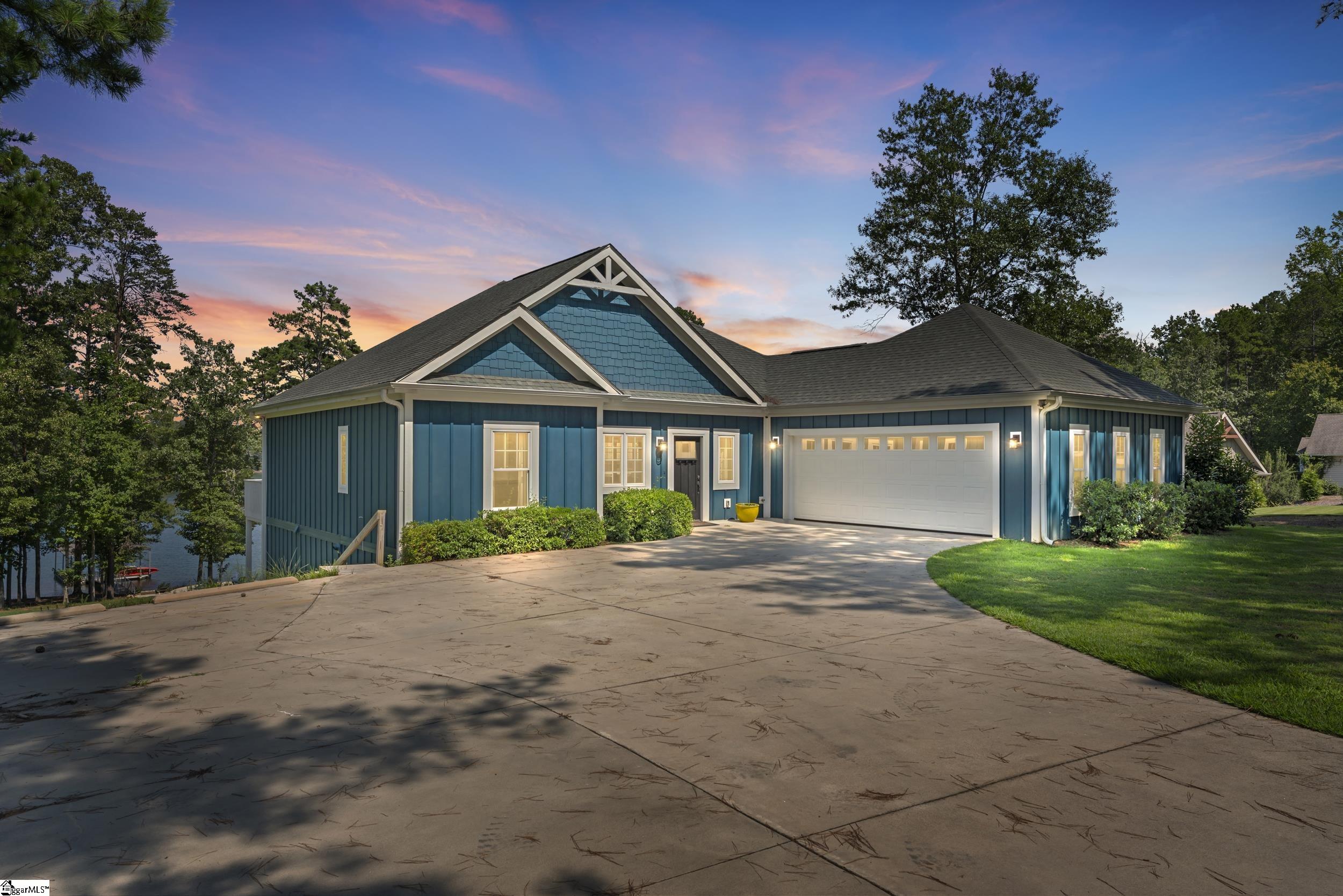 West Union, South Carolina 29696, United States, 4 Bedrooms Bedrooms, ,5 BathroomsBathrooms,Residential,Active,215824