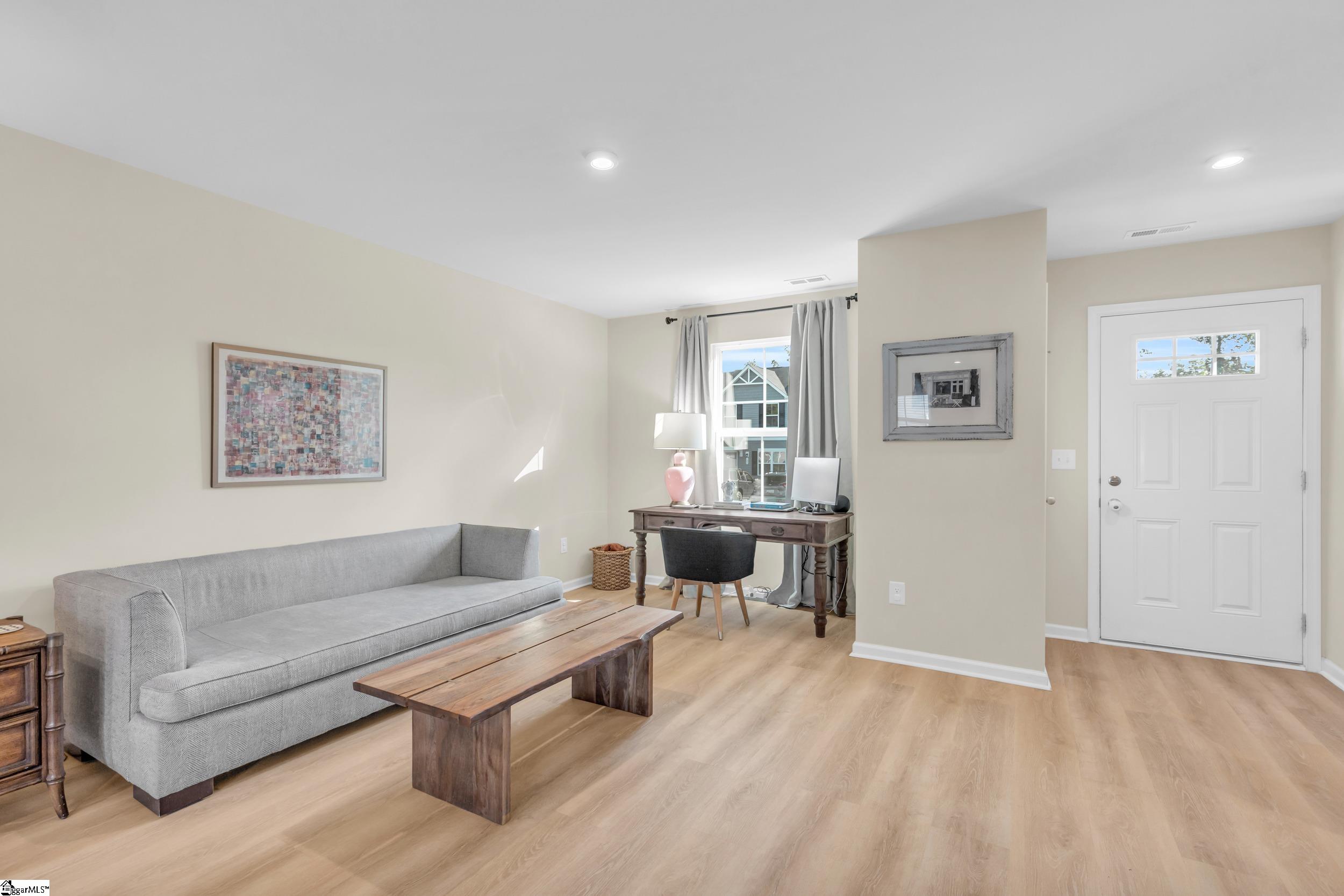 106 Forthside Way