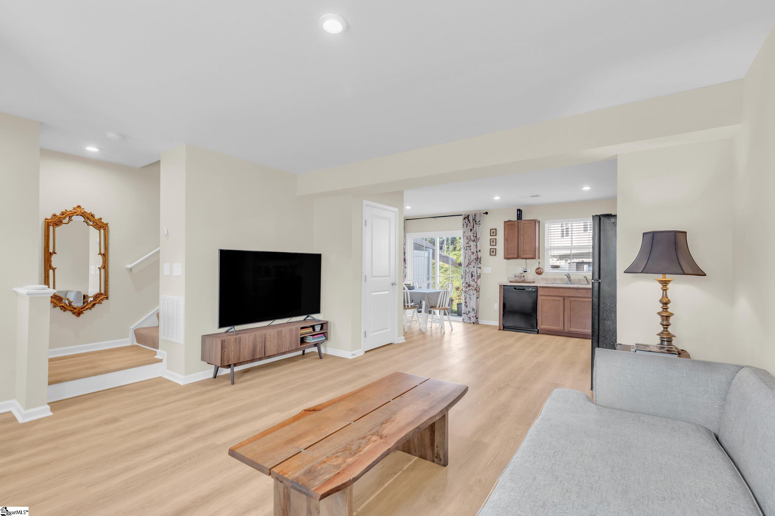106 Forthside Way