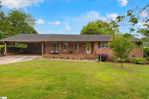 Photo of 208 Hillandale Road, Liberty, SC 29657 (MLS # 1591585)