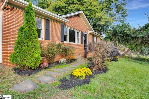 Photo of 118 Oak Drive, Greenville, SC 29611 (MLS # 1571273)