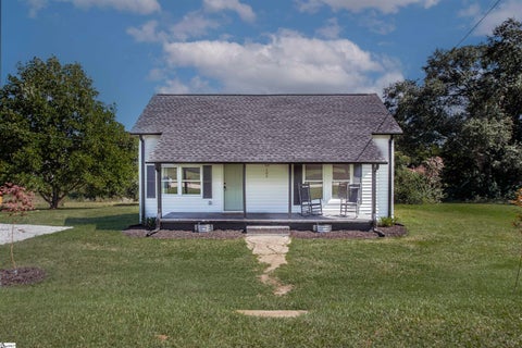 Photo of 105 E Beattie Street, Liberty, SC 29657 (MLS # 1606602)