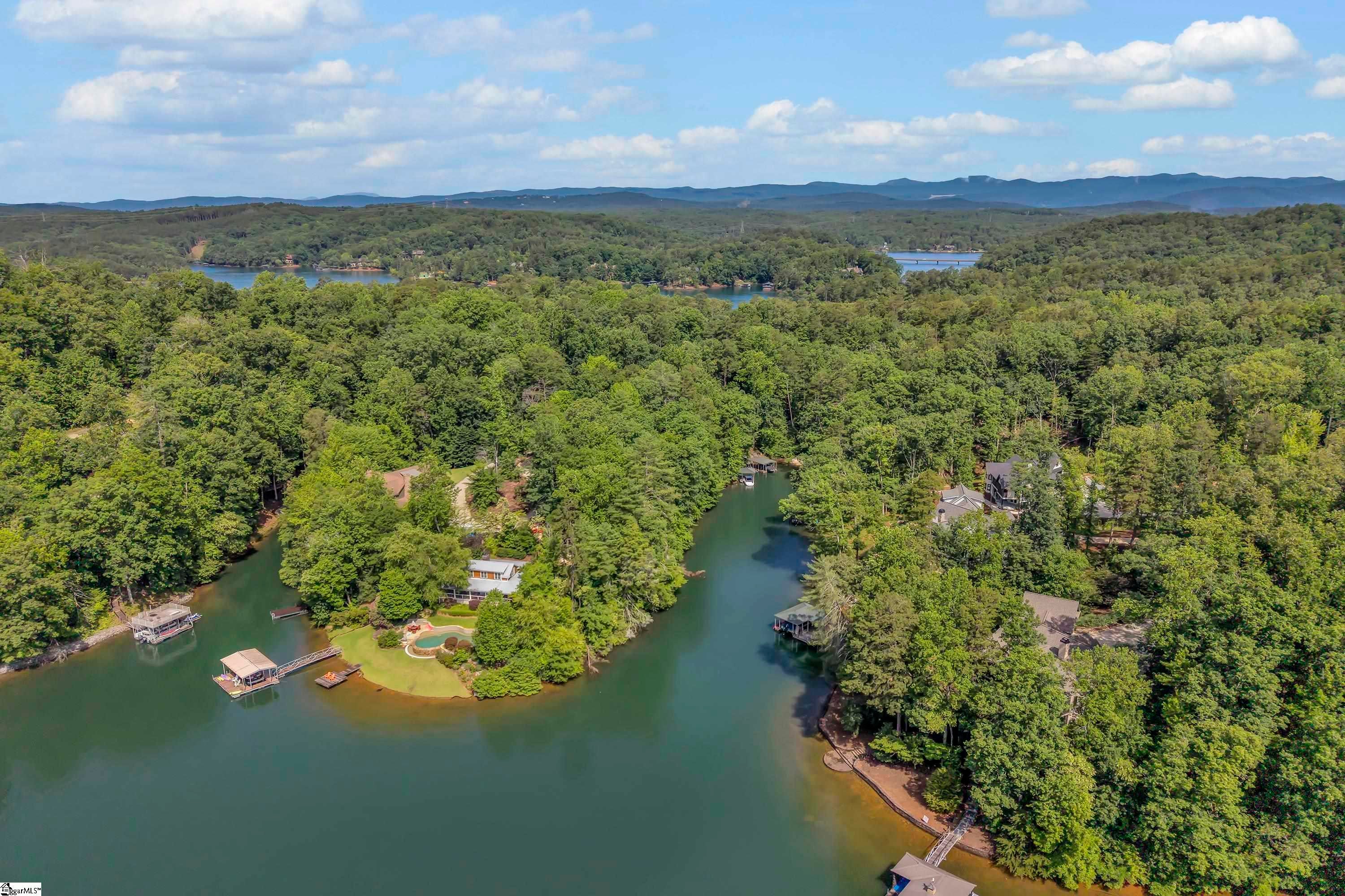 107 Blackfox Way