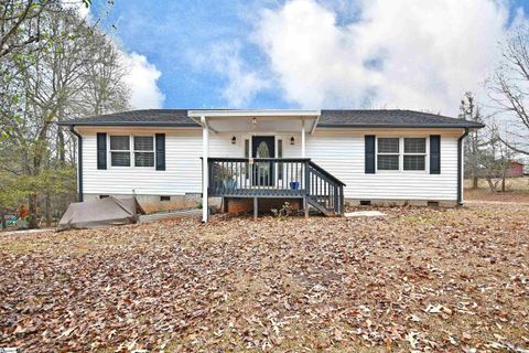 Photo of 134 Rolling Drive, Westminster, SC 29693 (MLS # 1576535)
