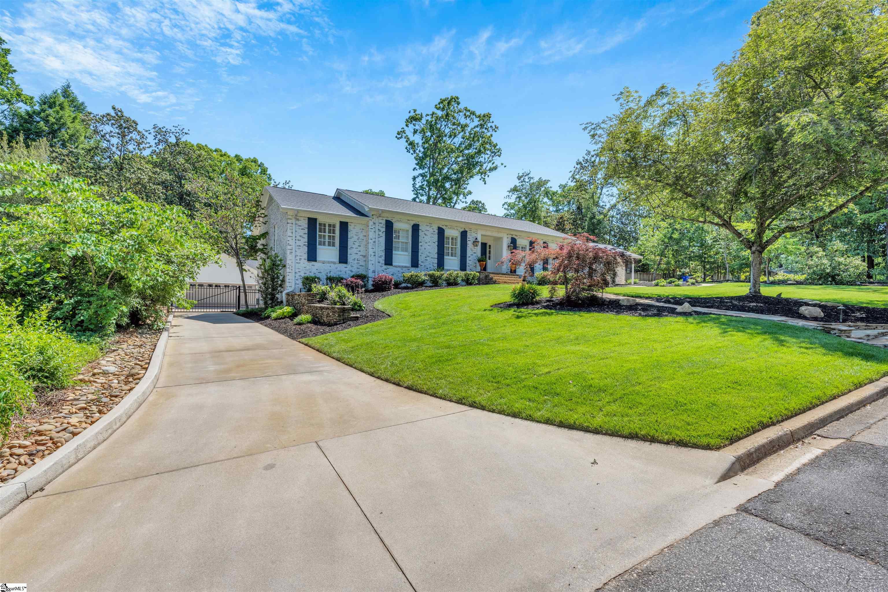 14 Chanticleer Drive