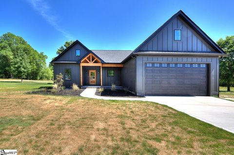 Photo of 408 Edgewood Drive, Belton, SC 29627 (MLS # 1589804)