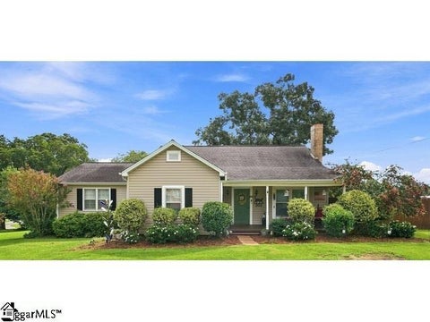 Photo of 302 Caldwell Street, Campobello, SC 29322 (MLS # 1600463)