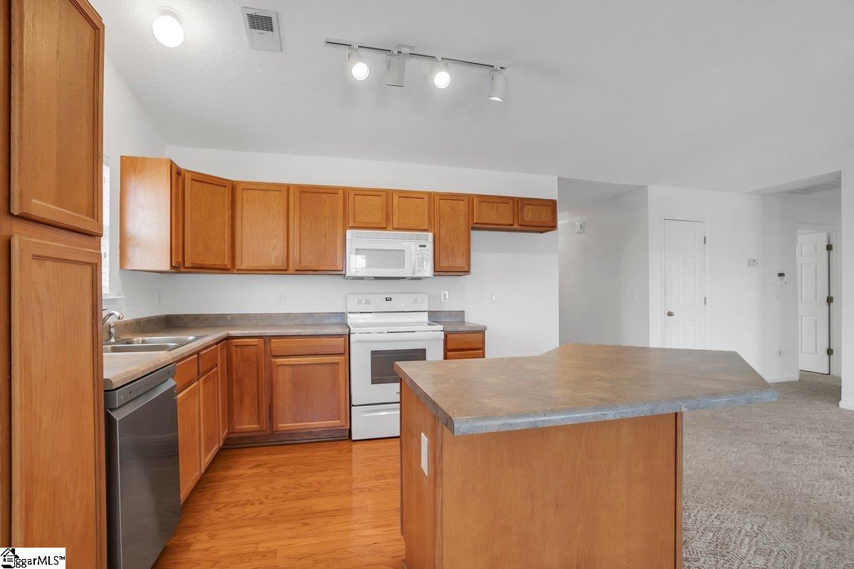 Taylors, South Carolina 29687, United States, 3 Bedrooms Bedrooms, ,2 BathroomsBathrooms,Residential,Pending,77885