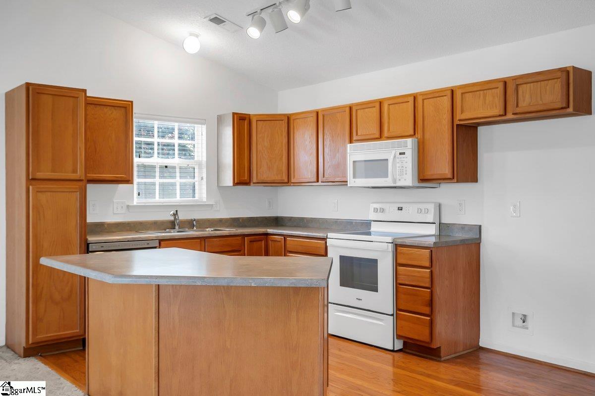 Taylors, South Carolina 29687, United States, 3 Bedrooms Bedrooms, ,2 BathroomsBathrooms,Residential,Pending,77885