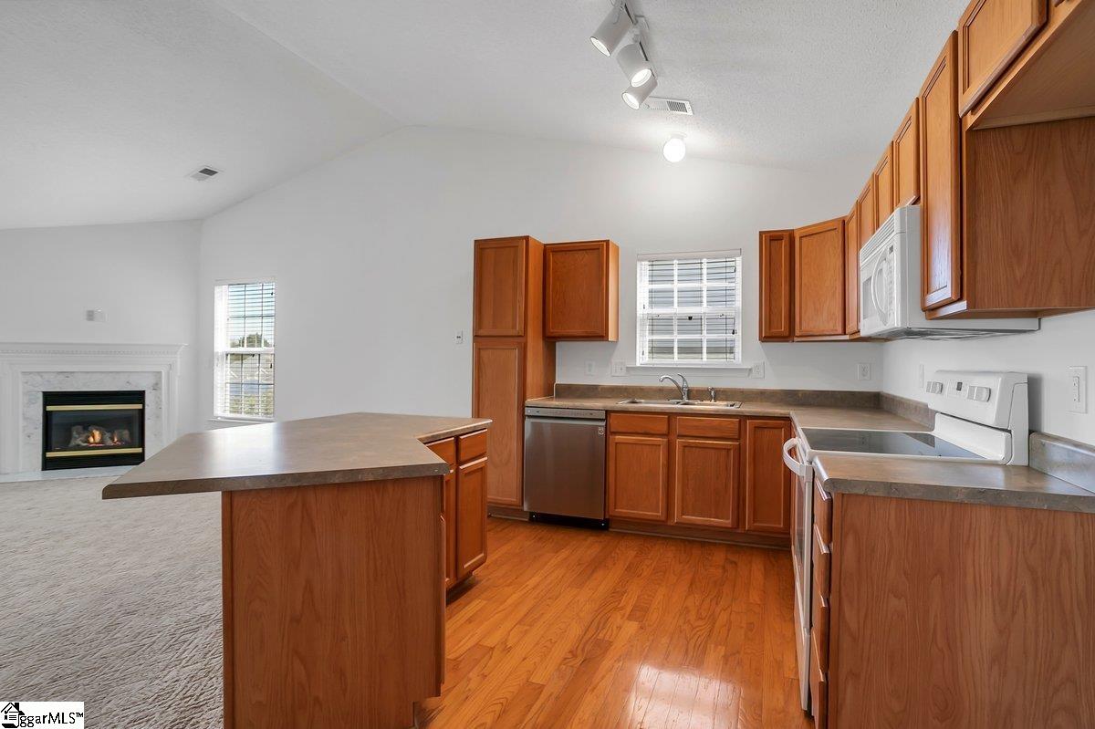 Taylors, South Carolina 29687, United States, 3 Bedrooms Bedrooms, ,2 BathroomsBathrooms,Residential,Pending,77885