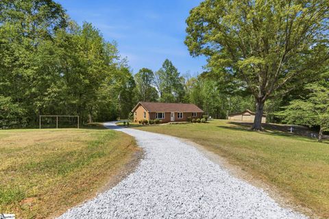 Photo of 129 Bradley Drive, Pickens, SC 29671 (MLS # 1588639)