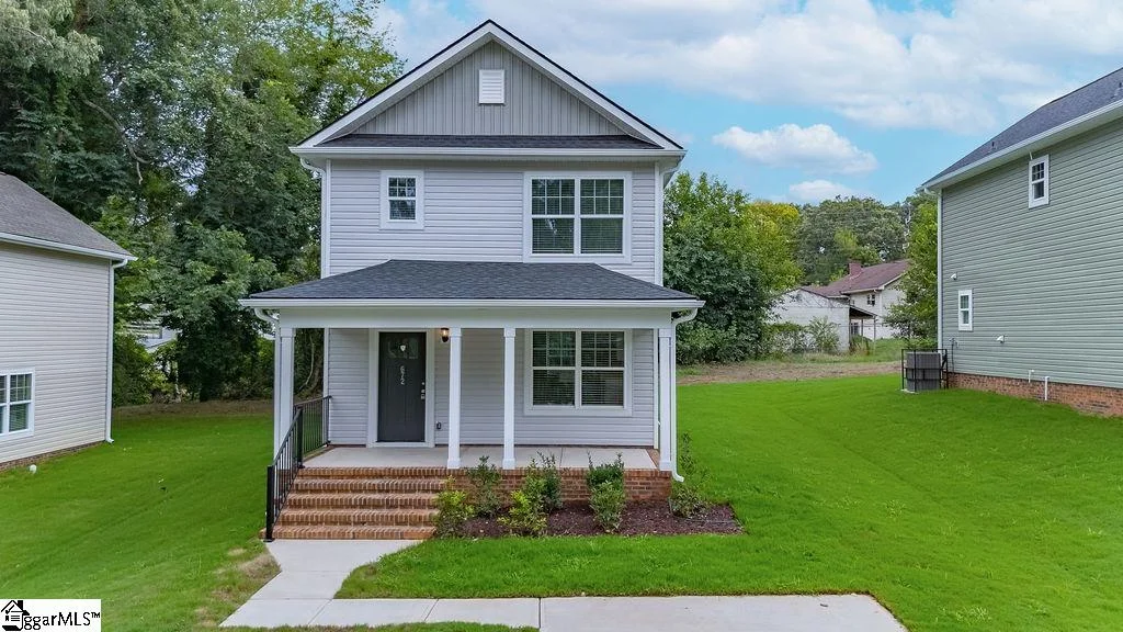 672 Saxon Avenue