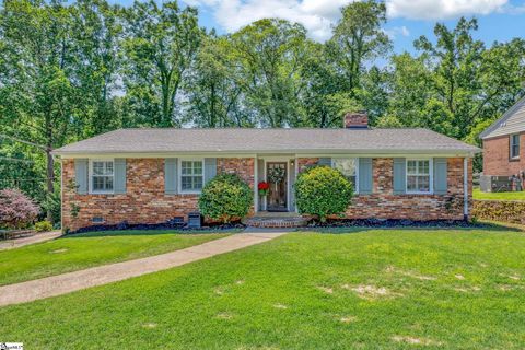Photo of 204 Lowndes Avenue, Greenville, SC 29607 (MLS # 1592543)